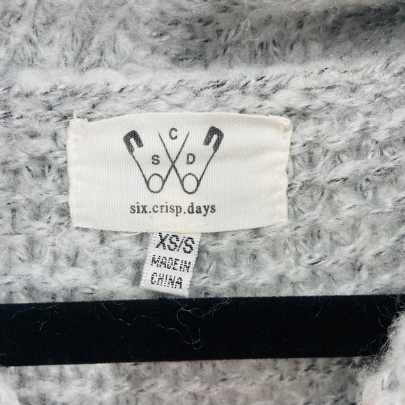 SIX CRISP DAYS Gray Knit Pullover Cowl Neck Cozy Sweater Size XS / Small - Picture 5 of 6